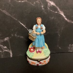 Midwest: Wizard of Oz Dorothy & Toto hinged box with ruby slippers